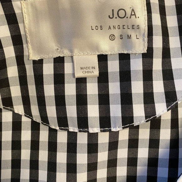 🚺 📐J.O.A. Black & white gingham sleeveless top with shoulder bow - Picture 6 of 11